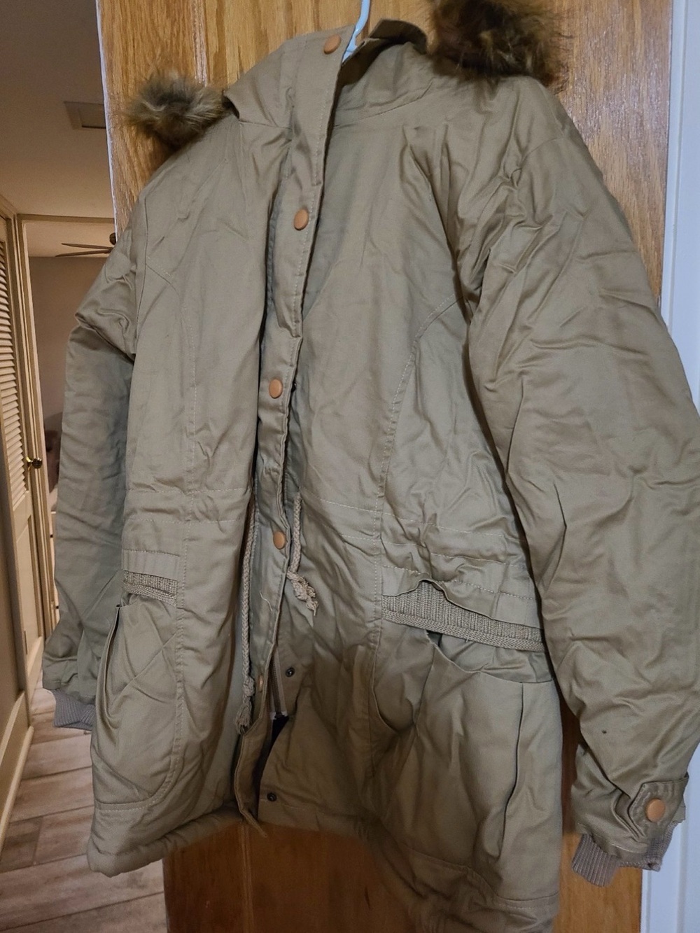 iloveSIA Size 12 Women's Hooded Sherpa Lined Parka Coat - Picture 7 of 9